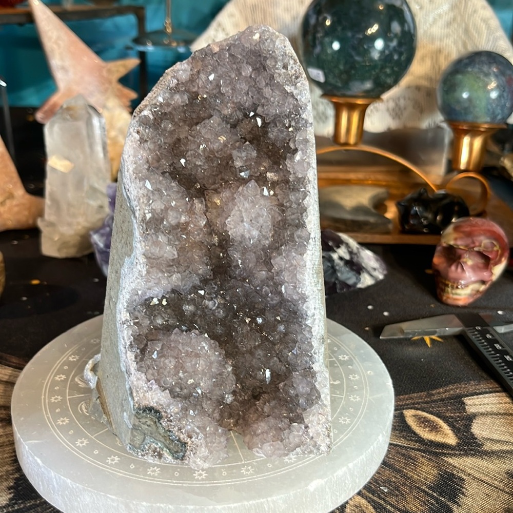 Chasin waterfalls amethyst cut base